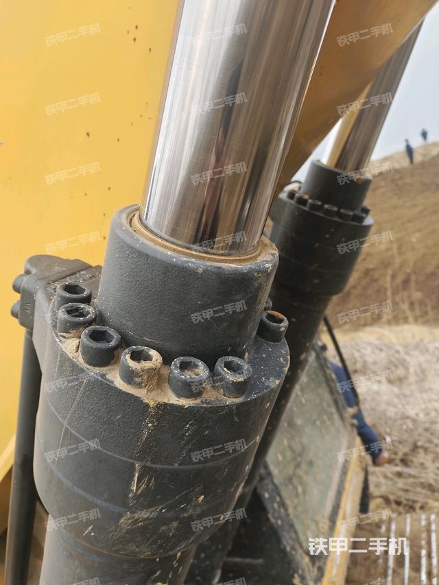 大臂油缸整體?豎拍（工作和回轉(zhuǎn)裝置）