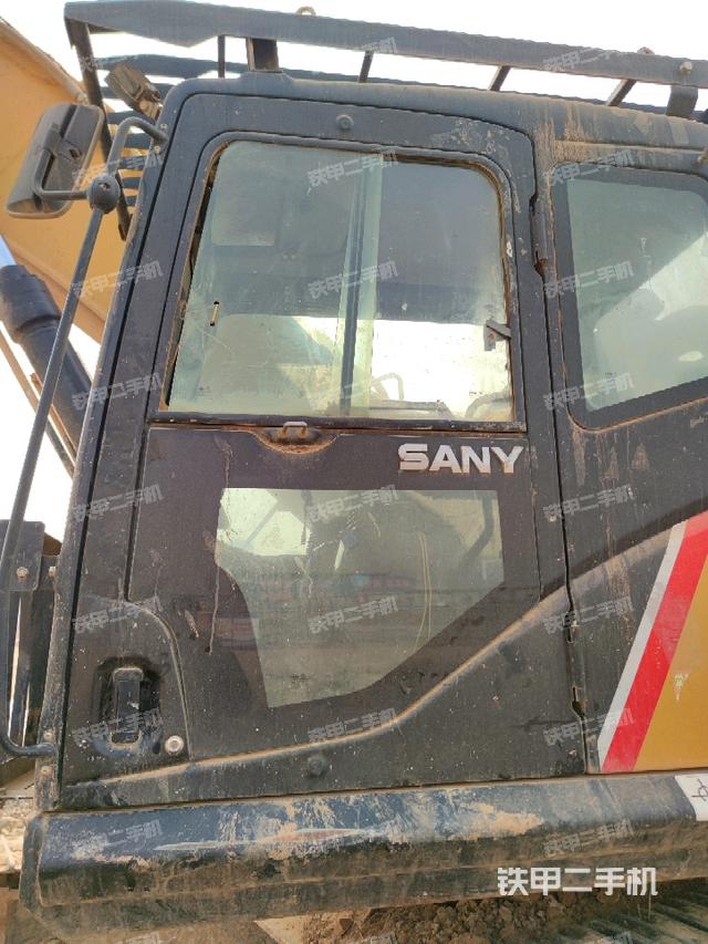 驾驶室正侧(驾驶室部分) 驾驶室正侧(驾驶室部分)