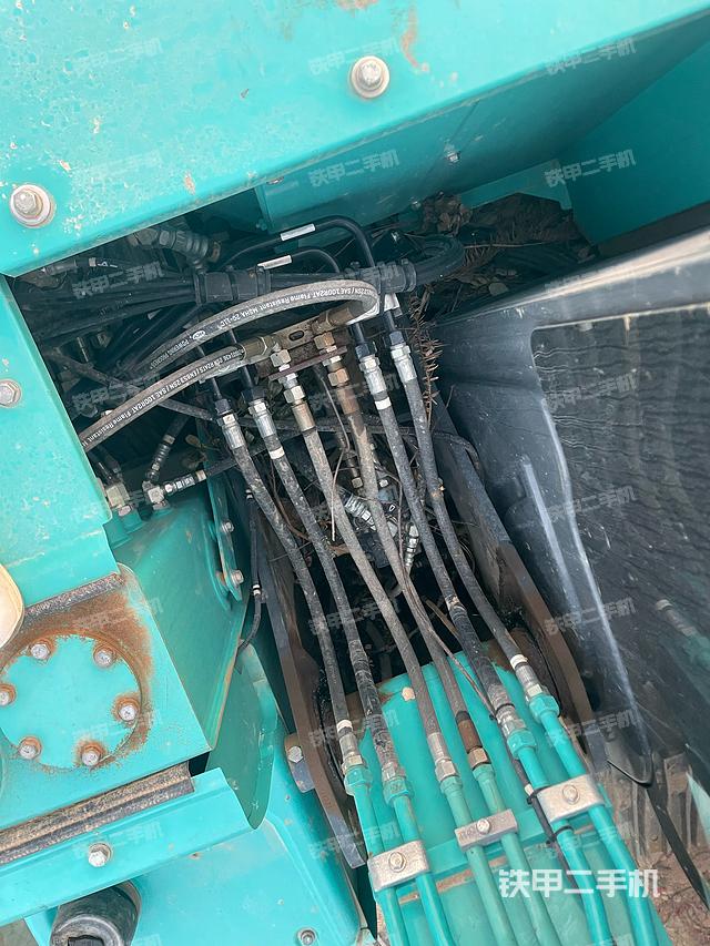 回转马达和主控阀（整机外观）