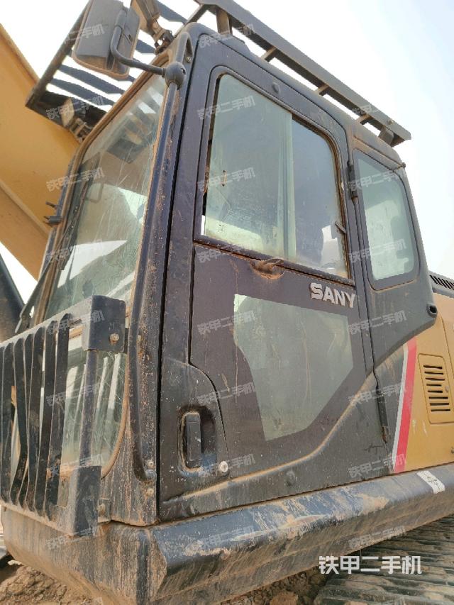 驾驶室左前45度(驾驶室部分) 驾驶室左前45度(驾驶室部分)