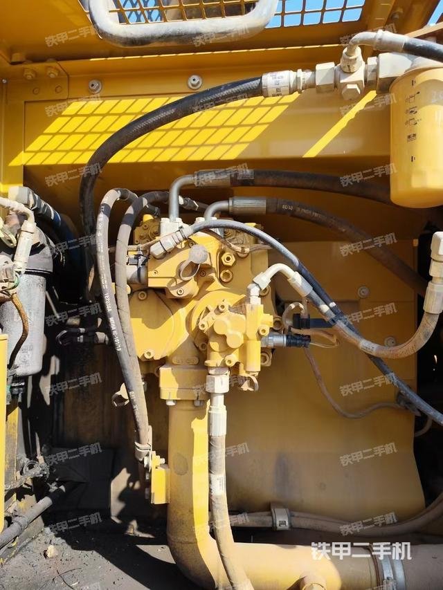 液壓泵艙室正面整體(整機(jī)外觀(guān)) 液壓泵艙室正面整體(整機(jī)外觀(guān))