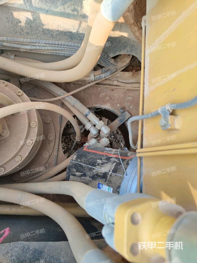 中央回转接头特写(上车部件) 中央回转接头特写(上车部件)