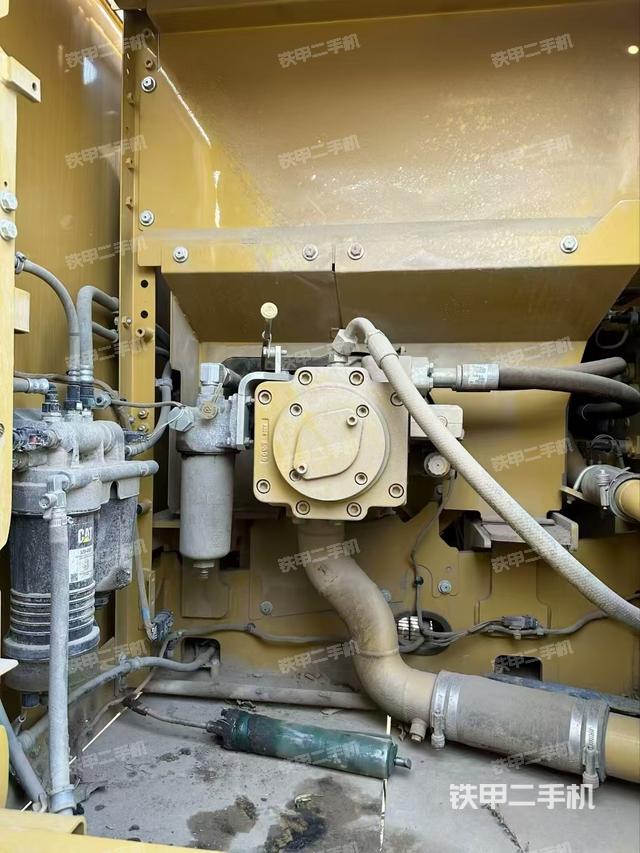 液壓泵艙室正面整體(整機(jī)外觀) 液壓泵艙室正面整體(整機(jī)外觀)