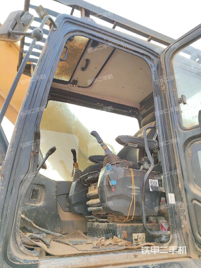 顶棚整体(驾驶室部分) 顶棚整体(驾驶室部分)