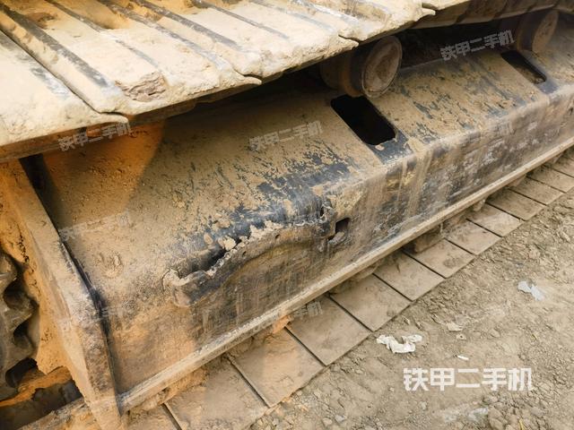 單側(cè)履帶整體(整機外觀) 單側(cè)履帶整體(整機外觀)