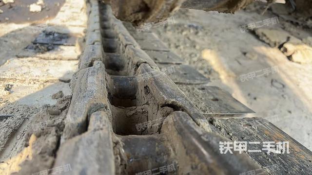 單側(cè)履帶整體（整機(jī)外觀）