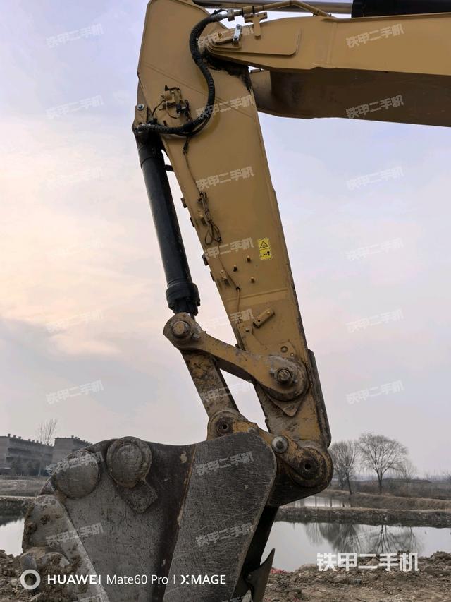 大臂油缸整體?豎拍（工作和回轉(zhuǎn)裝置）