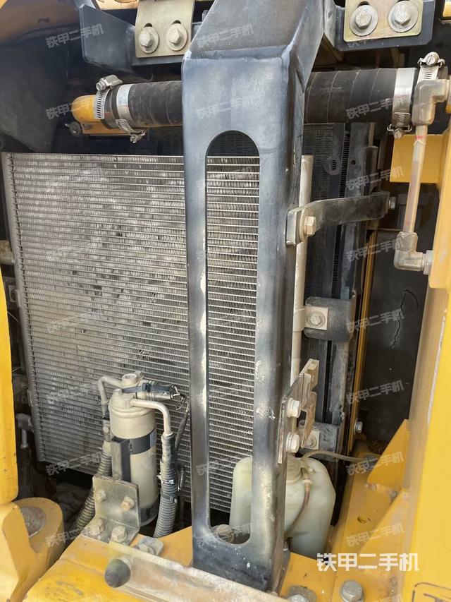 回转马达和主控阀（整机外观）