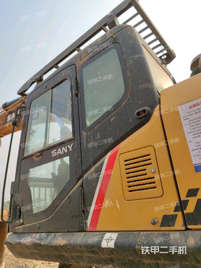 驾驶室左后45度(驾驶室部分) 驾驶室左后45度(驾驶室部分)