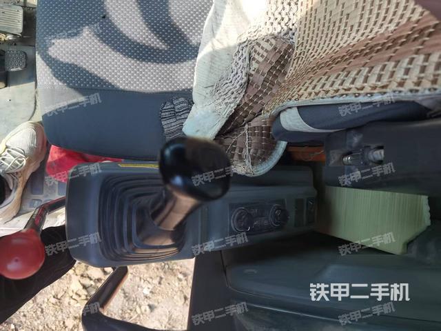 座椅左側(cè)控制臺/音響/含左手柄（駕駛室部分）