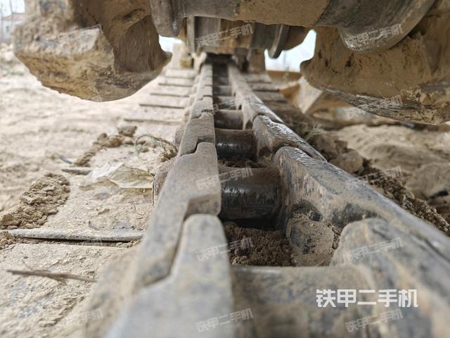 右側(cè)履帶整體?(行走機(jī)構(gòu)) 右側(cè)履帶整體?(行走機(jī)構(gòu))