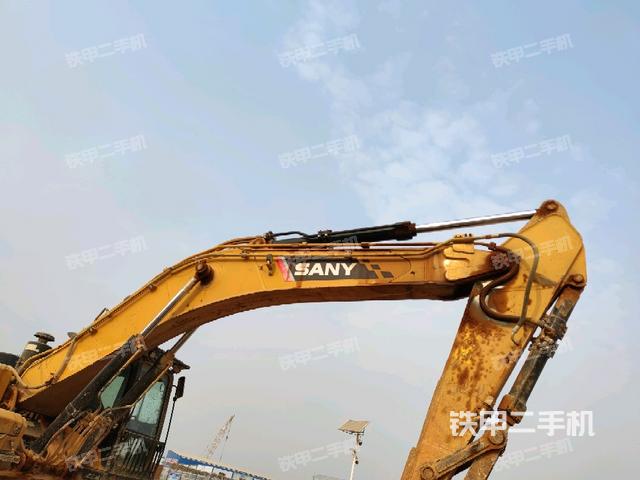 大臂整体 右侧(工作和回转装置) 大臂整体 右侧(工作和回转装置)