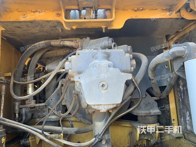 液壓泵艙室正面整體（整機(jī)外觀）