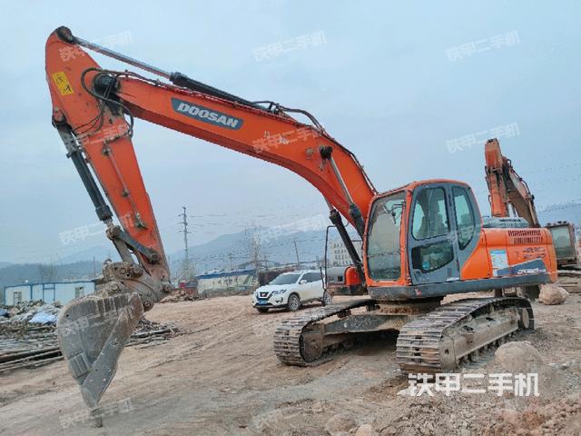 斗山DX225LC-9C挖掘機(jī)