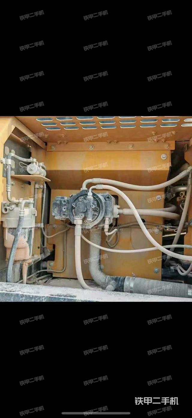 液壓泵艙室正面整體(整機(jī)外觀) 液壓泵艙室正面整體(整機(jī)外觀)