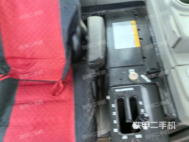 操作手柄右(推土機駕駛室) 操作手柄右(推土機駕駛室)