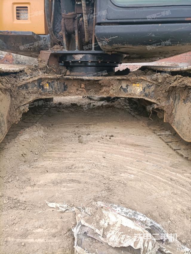 轉(zhuǎn)盤和下車架正前（工作和回轉(zhuǎn)裝置）