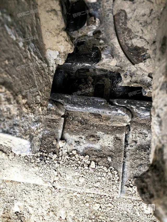 右驅(qū)動(dòng)輪（行走機(jī)構(gòu)）