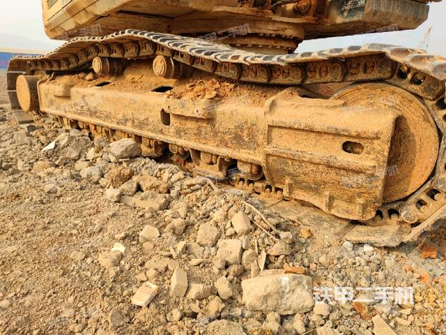 右侧履带整体(行走机构) 右侧履带整体(行走机构)