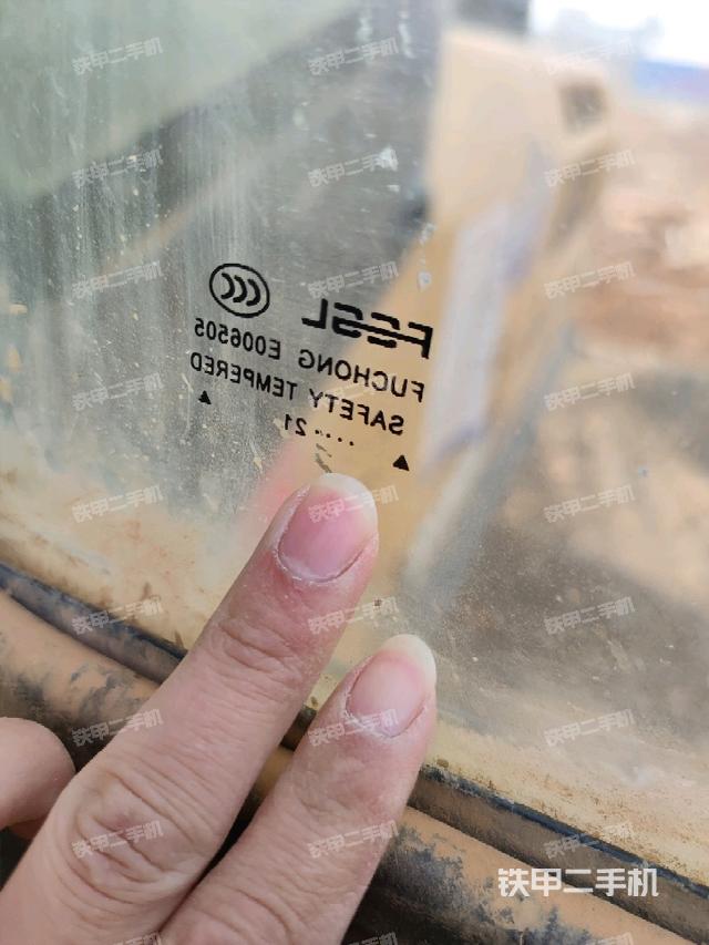 后窗玻璃角标(驾驶室部分) 后窗玻璃角标(驾驶室部分)