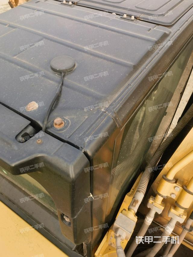 駕駛室頂部(整機外觀) 駕駛室頂部(整機外觀)