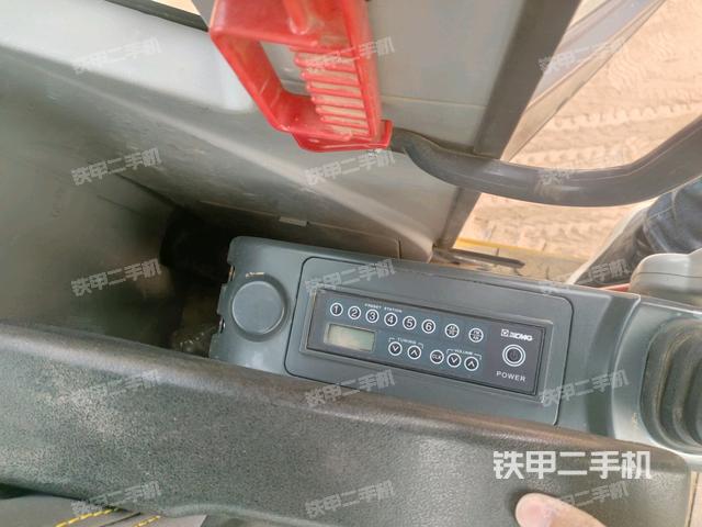 座椅左側(cè)控制臺(tái)/音響/含左手柄（駕駛室部分）