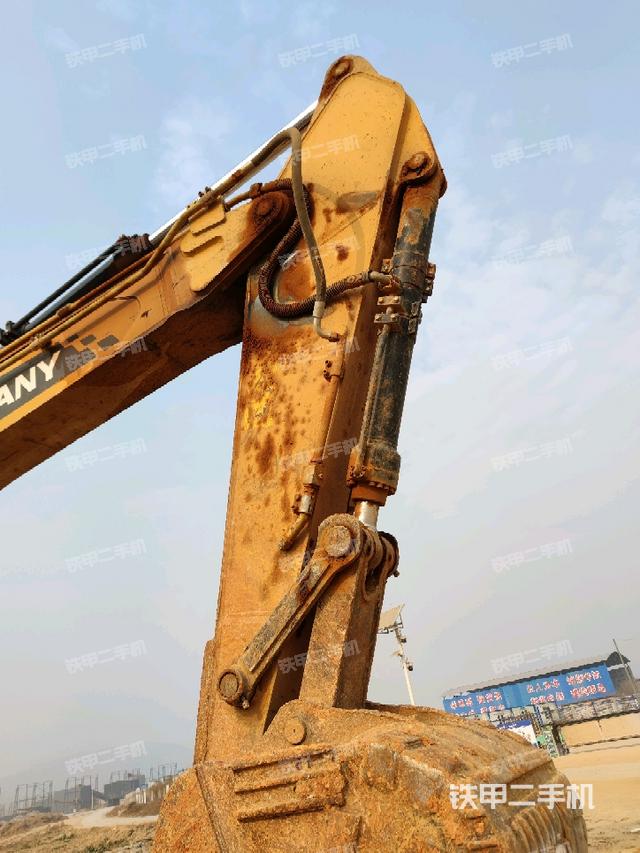 小臂整体右前(工作和回转装置) 小臂整体右前(工作和回转装置)