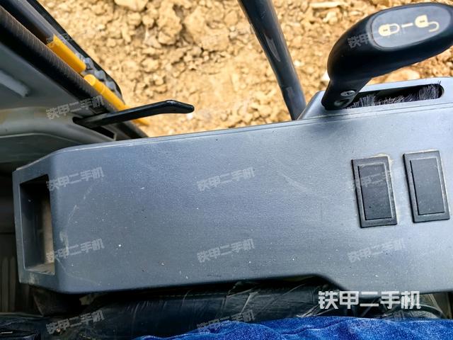 座椅左側(cè)控制臺(tái)/音響/含左手柄（駕駛室部分）