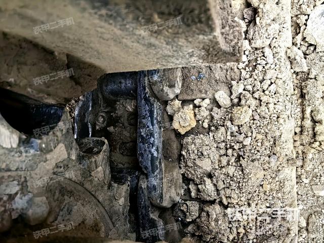 左驅(qū)動(dòng)輪（行走機(jī)構(gòu)）