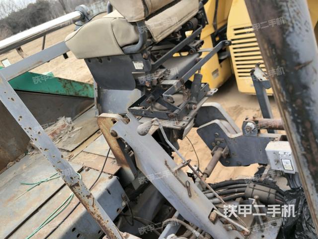 駕駛室內(nèi)部(駕駛室/操作室) 駕駛室內(nèi)部(駕駛室/操作室)