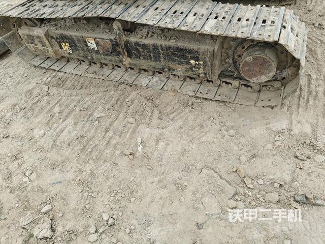 左側(cè)履帶整體?(行走機(jī)構(gòu)) 左側(cè)履帶整體?(行走機(jī)構(gòu))