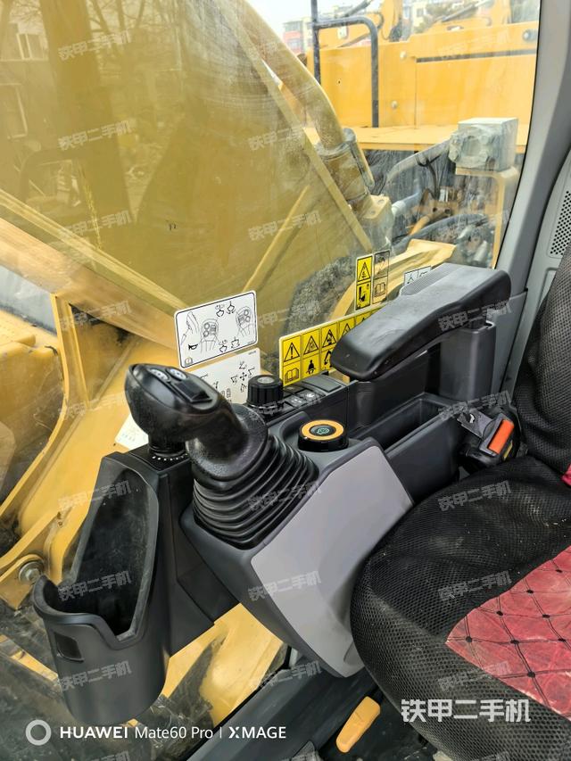 后窗玻璃角標（駕駛室部分）