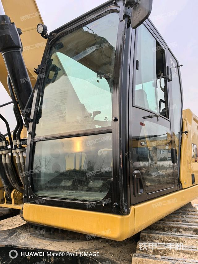 左后方玻璃角標（駕駛室部分）