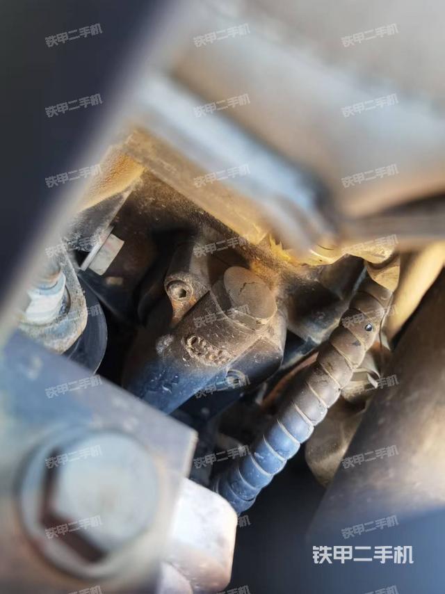 液壓泵艙室正面整體(整機(jī)外觀) 液壓泵艙室正面整體(整機(jī)外觀)