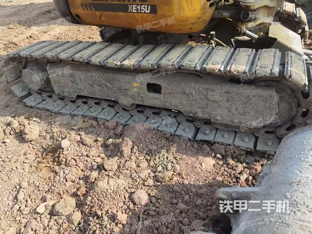 單側(cè)履帶整體(整機(jī)外觀) 單側(cè)履帶整體(整機(jī)外觀)