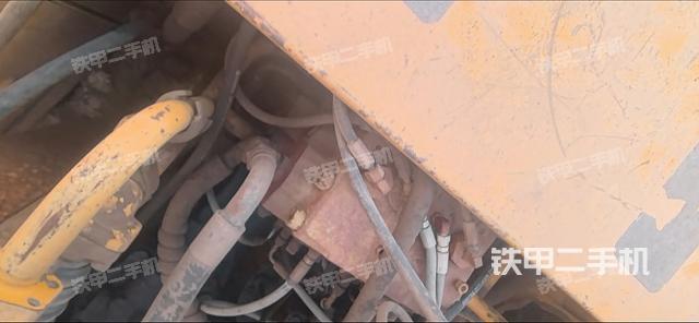 回转马达和主控阀（整机外观）