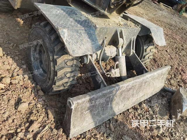 轉(zhuǎn)盤和下車架正前（工作和回轉(zhuǎn)裝置）