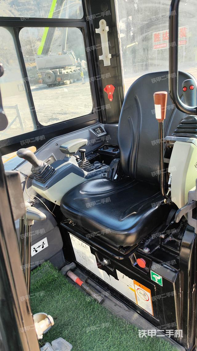 驾驶室整体（整机外观）