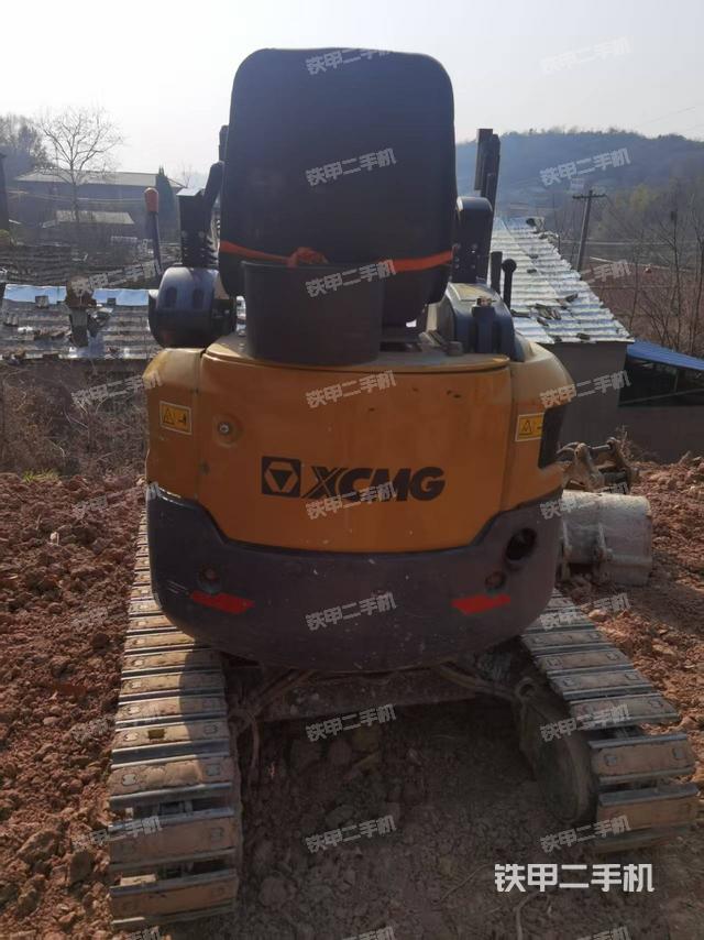 駕駛室整體(整機(jī)外觀) 駕駛室整體(整機(jī)外觀)