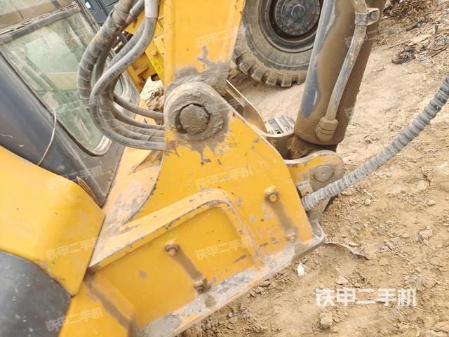 轉(zhuǎn)盤和下車架正前(工作和回轉(zhuǎn)裝置) 轉(zhuǎn)盤和下車架正前(工作和回轉(zhuǎn)裝置)