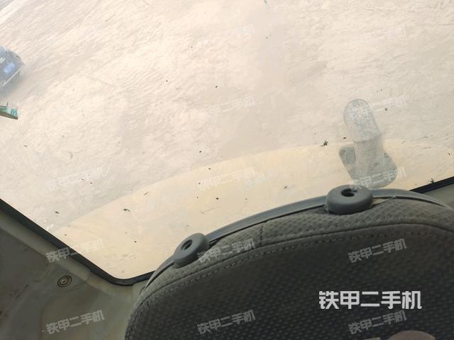行走控制手柄和踏板?俯拍(駕駛室部分) 行走控制手柄和踏板?俯拍(駕駛室部分)
