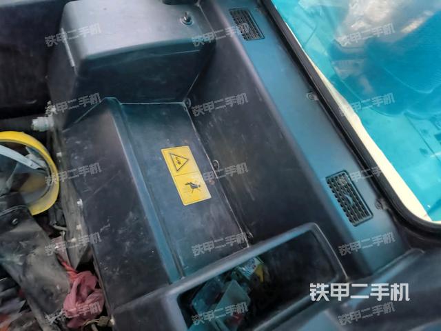 座椅右側(cè)控制臺/鑰匙門/油門/含右手柄(駕駛室部分) 座椅右側(cè)控制臺/鑰匙門/油門/含右手柄(駕駛室部分)