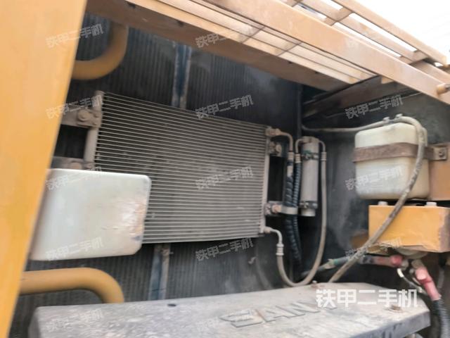 散熱器正面(大件艙室) 散熱器正面(大件艙室)