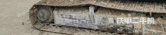 單側(cè)履帶整體(整機(jī)外觀) 單側(cè)履帶整體(整機(jī)外觀)