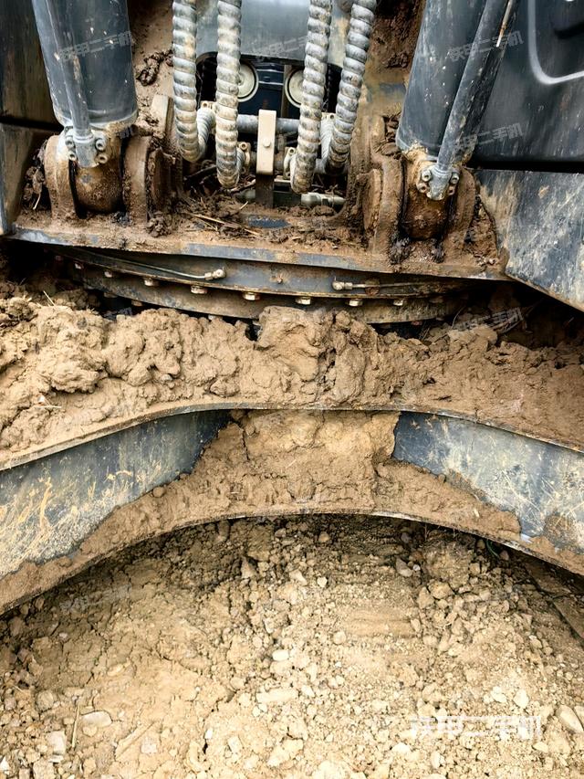 轉(zhuǎn)盤和下車架正前（工作和回轉(zhuǎn)裝置）