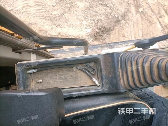 座椅左側(cè)控制臺(tái)/音響/含左手柄(駕駛室部分) 座椅左側(cè)控制臺(tái)/音響/含左手柄(駕駛室部分)