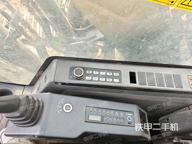 座椅右側(cè)控制臺/鑰匙門/油門/含右手柄（駕駛室部分）