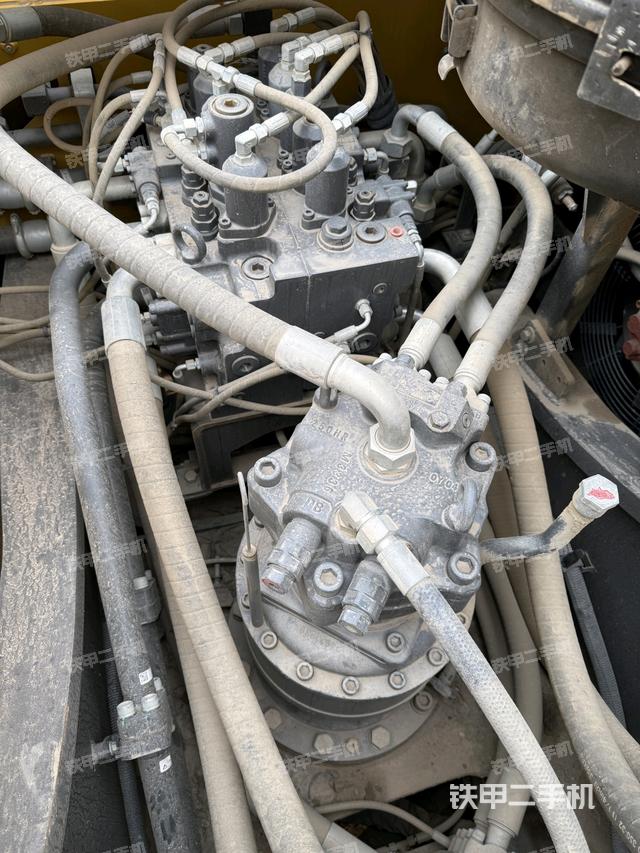 回轉(zhuǎn)馬達和主控閥（整機外觀）