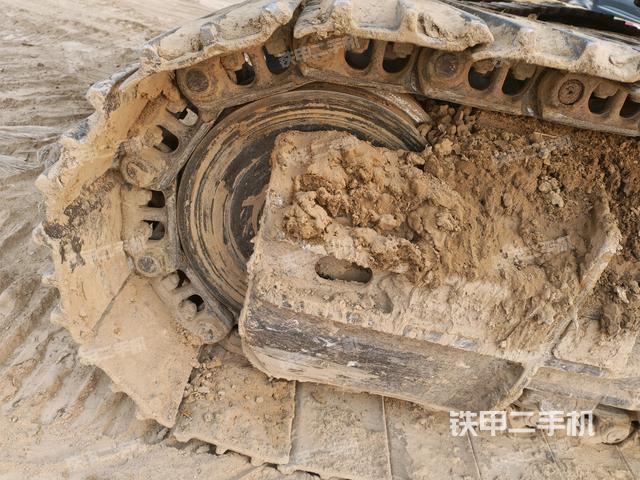 右驅(qū)動輪（行走機(jī)構(gòu)）