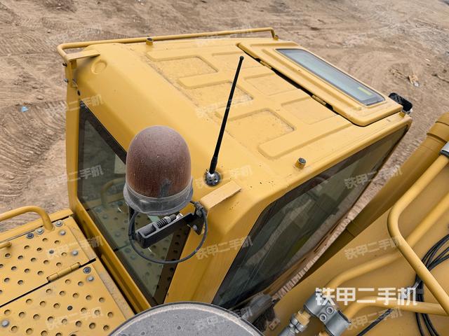 駕駛室頂部（整機外觀）